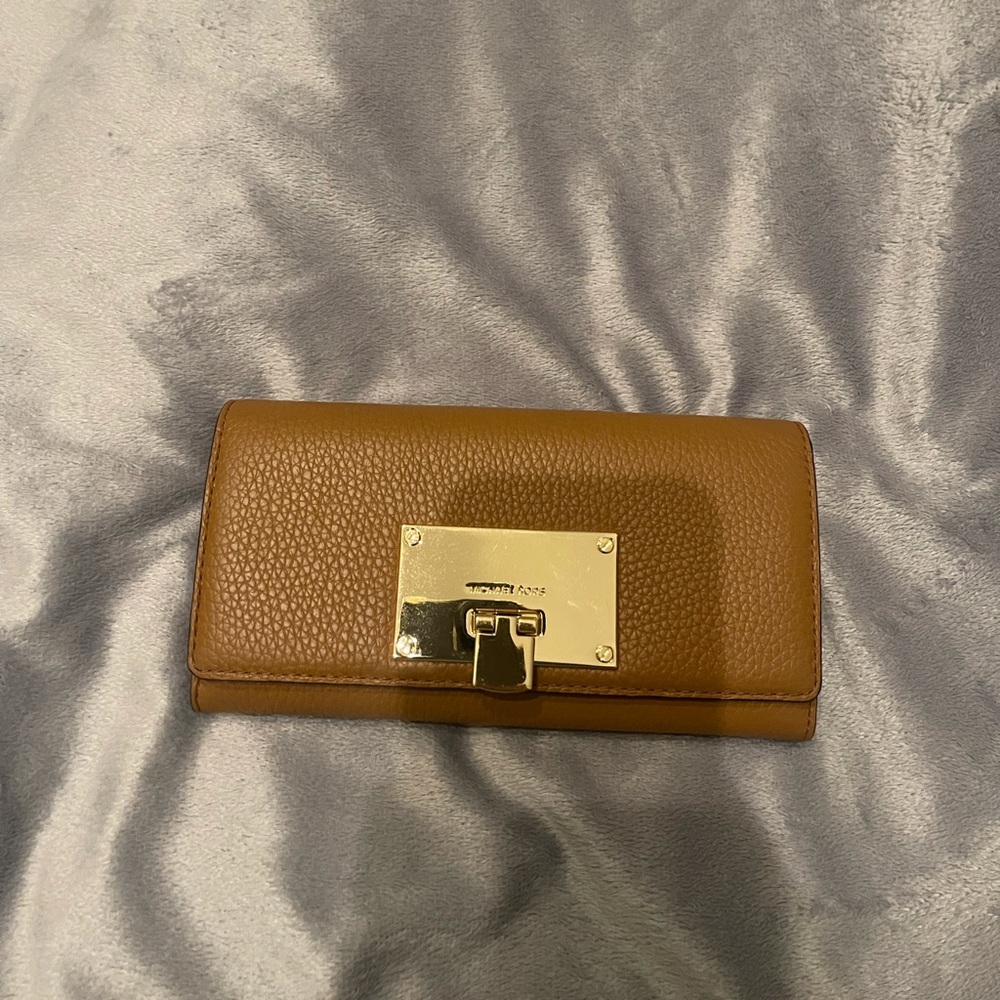 Brown / tan Michael Kors wallet
